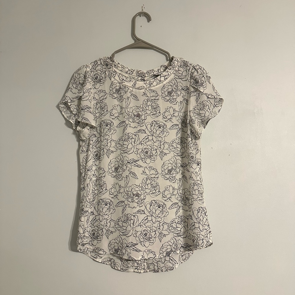41HAWTHORN Women’s Black & White Floral Pattern Short Sleeve Blouse Size Small